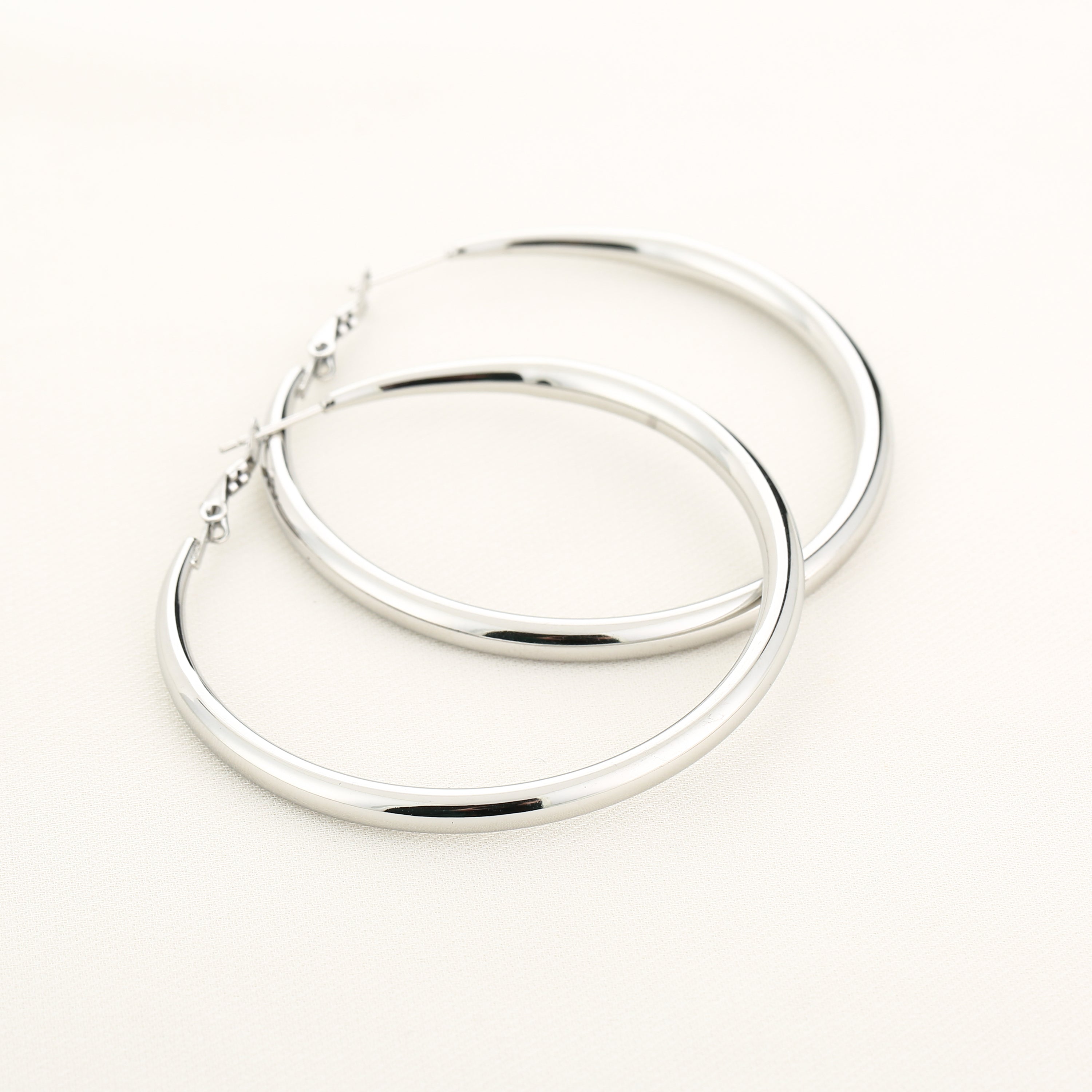 Hoops oorbellen Silver