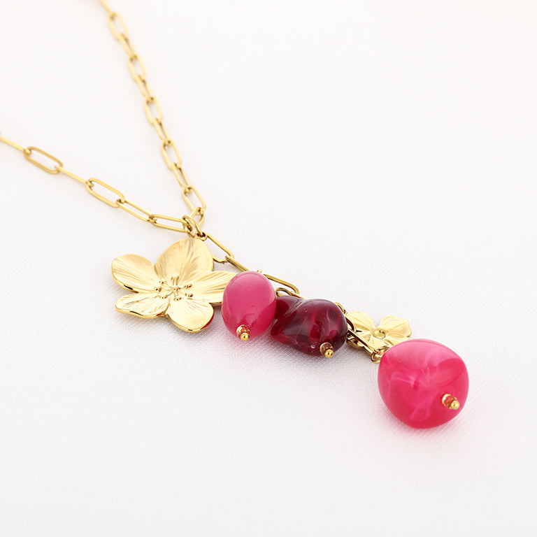 Ketting met kralen en bloem