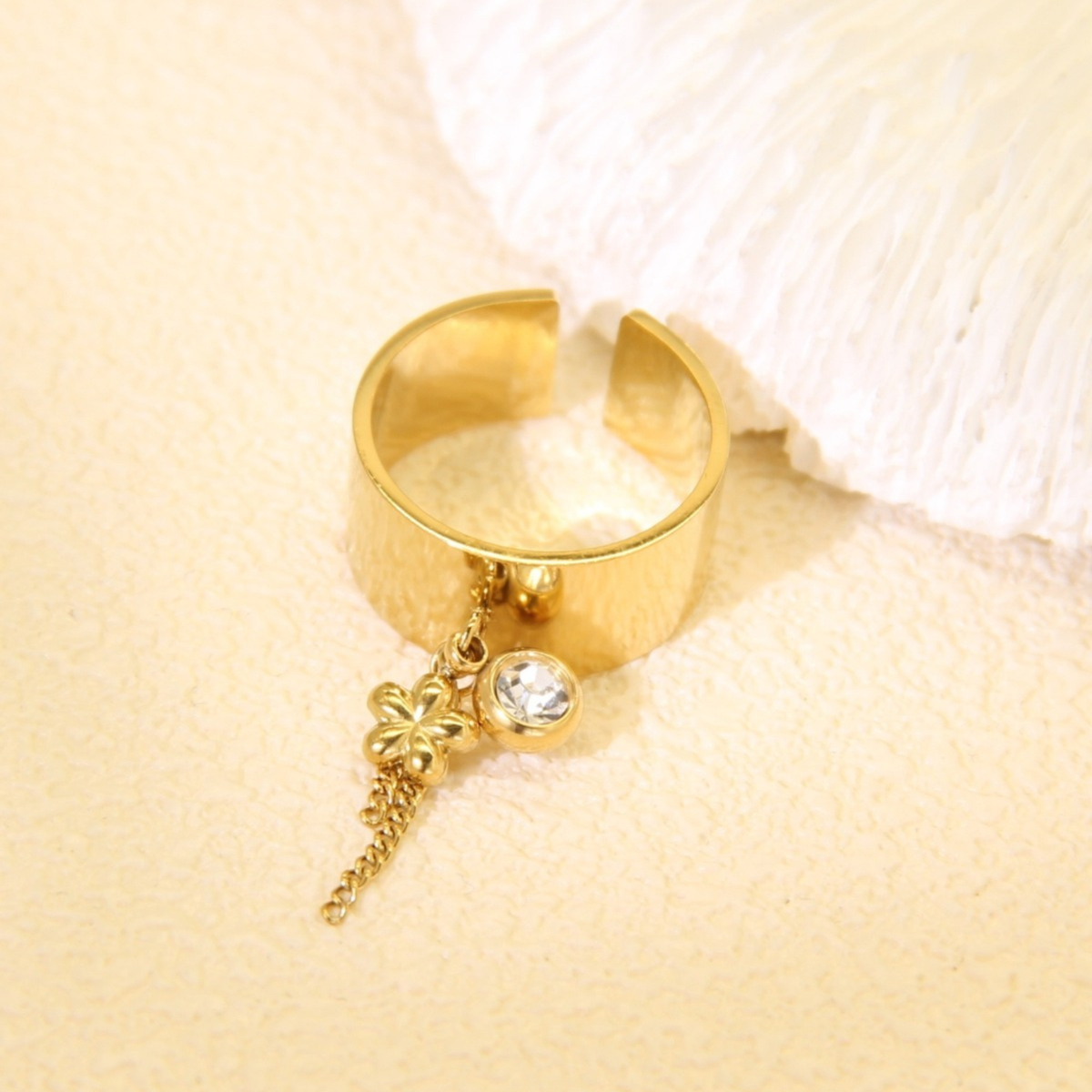 Lucky Bloom Ring – Gold ✨